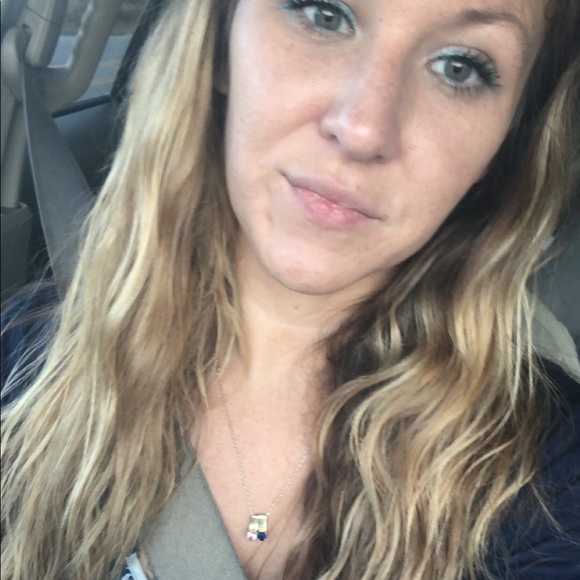 Meet Your Posher, Shay - Picture 2 of 5